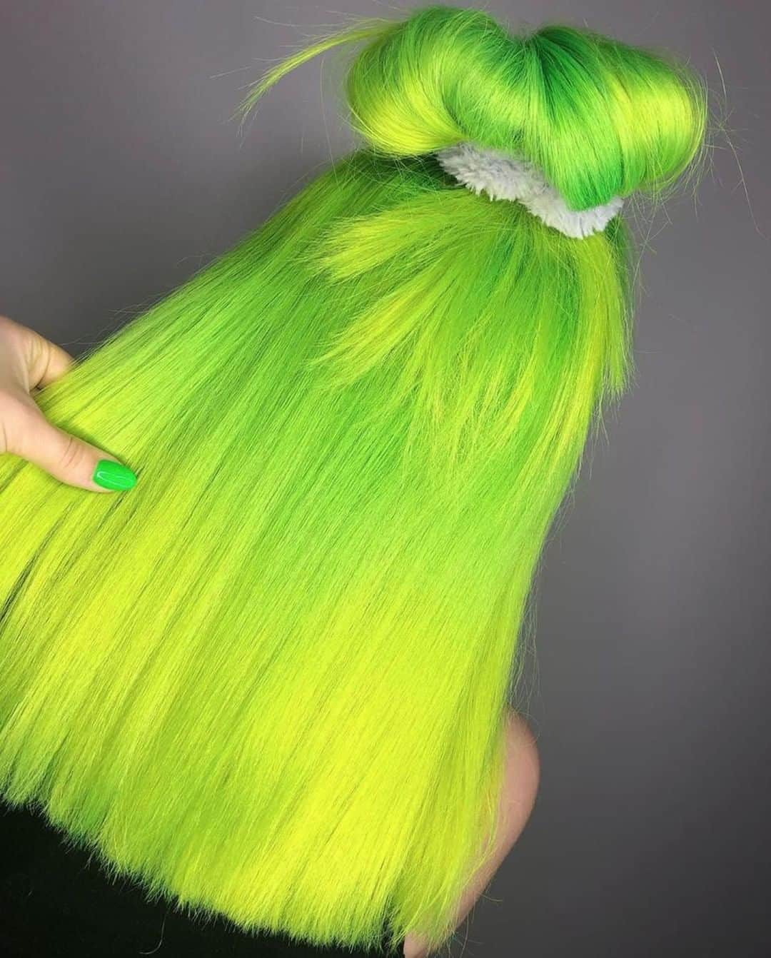CosmoProf Beautyさんのインスタグラム写真 - (CosmoProf BeautyInstagram)「Our Top Knot #hairoftheday goes to @smash_styles for brightening our day with this electric #topknot colored with @pravana #Chromasilk Vivid Neon shades in Yellow & Green --- 👇 Rules Below!👇 1️⃣Tag your photo #TopKnotHOTD #cosmoprofbeauty #licensedtocreate 2️⃣Post a photo of your hairstyle against an uncluttered background 3️⃣Mention any products used to color or style the hair --- #repost #smash_styles #topknotstyle #braidedtopknot」6月27日 11時00分 - cosmoprofbeauty