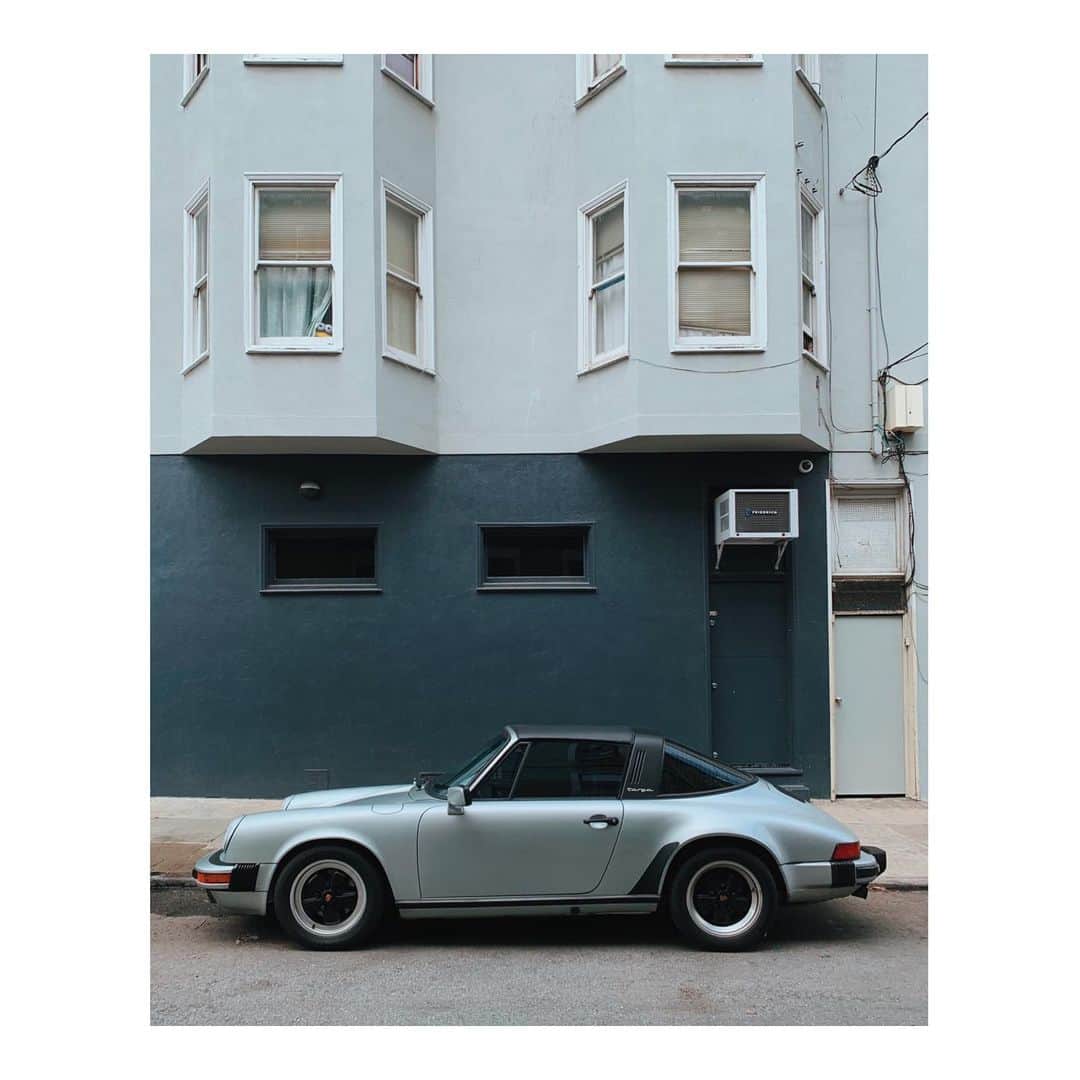 Melissa Santiagoのインスタグラム：「Someone is creeping 👀 . . . . #AutosOfTheMission #Porsche #porsche911targa」