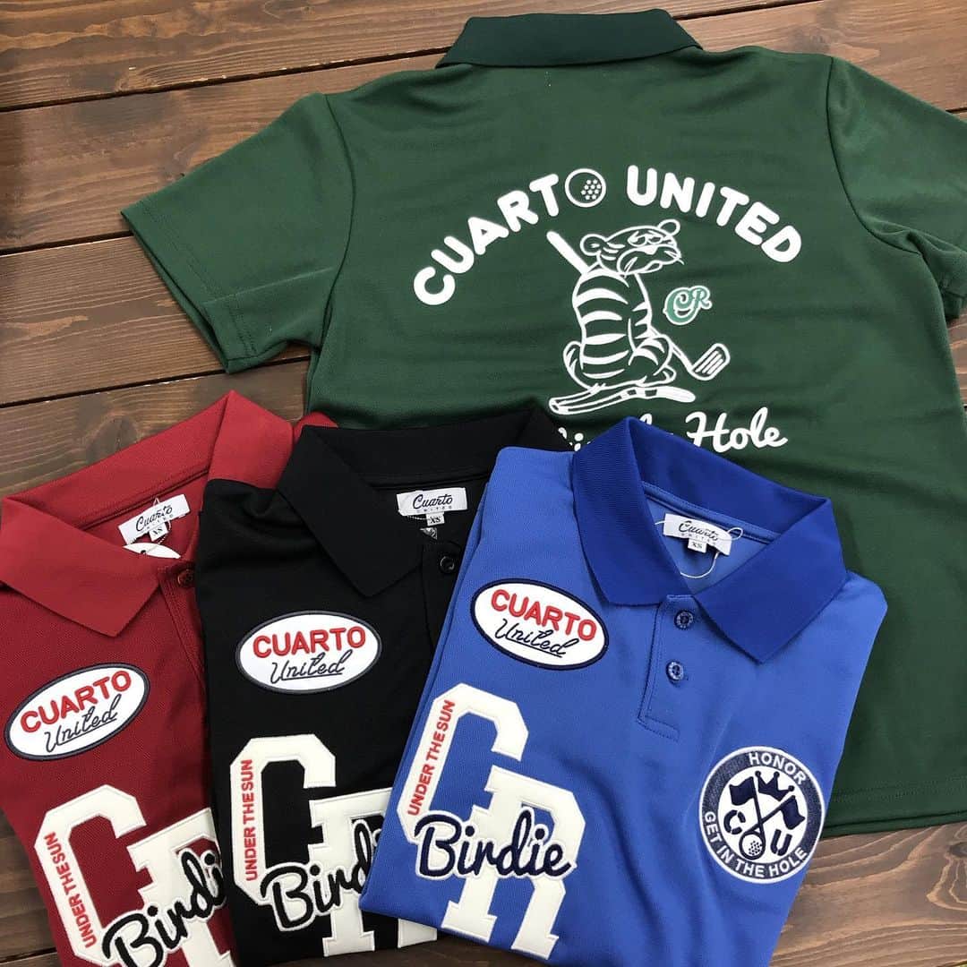 のインスタグラム：「. こんにちは♪ CURUCURU キュルキュル staff です☺︎ . @cuarto_united 初のユニセックスサイズ 【CUARTO UNITED Edge】のアイテムをご紹介🐥⛳️ . 身幅広めでゆったりリラックスに着用頂けます！ . シンプルなアイテムから柄もの、バックスタイルが決まるものもご用意ありますので、ぜひチェックしてみて下さい♪ . ______________________________  #curucuru #キュルキュル #キュルキュルセレクト #golf #golfstagram  #instagolf #ゴルフ #ゴルフ女子  #ゴルフコーデ #ゴルフウェア #ゴルフファッション #クアルトユナイテッド #パーリーゲイツ」