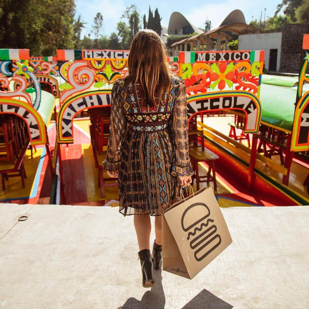 SHAKE SHACKさんのインスタグラム写真 - (SHAKE SHACKInstagram)「Que onda, CDMX?! Our first Shack in Mexico City officially opens tomorrow, 6/27. 🇲🇽🙌 Check out our Story for a first look at some of our @shakeshackmx menu exclusives + swing by to try ‘em out! #shakeshack #shakeshackmx」6月27日 11時19分 - shakeshack