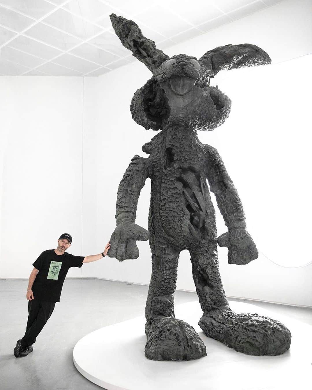 HYPEBEASTさんのインスタグラム写真 - (HYPEBEASTInstagram)「@hypebeastart: @danielarsham has unveiled his largest work yet. Taking nearly two years to complete, the 4,000 lbs sculpture will be on display at his ‘Perpetual Present’ exhibition at @how_art_museum in Shanghai, China. It launches this Friday on June 28.  Photo: Daniel Arsham」6月27日 11時24分 - hypebeast