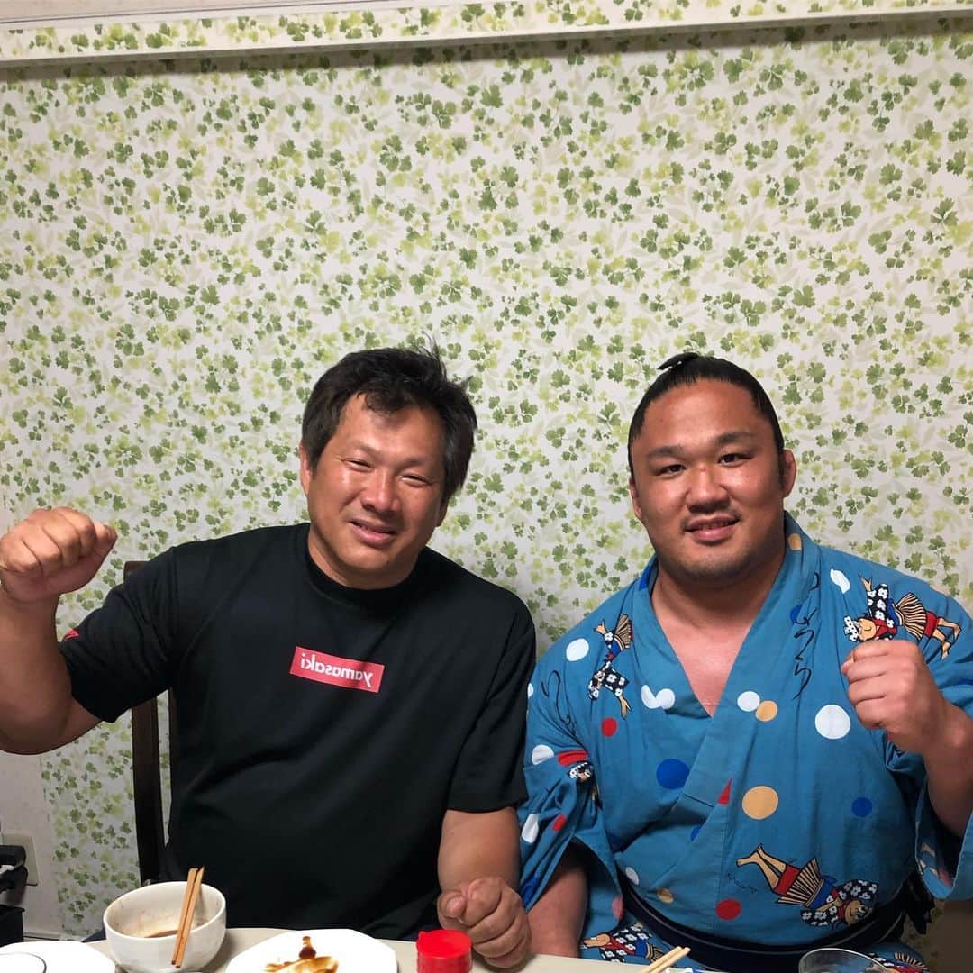 石浦将勝のインスタグラム：「山崎さんはめちゃくちゃ相撲が強いです。」