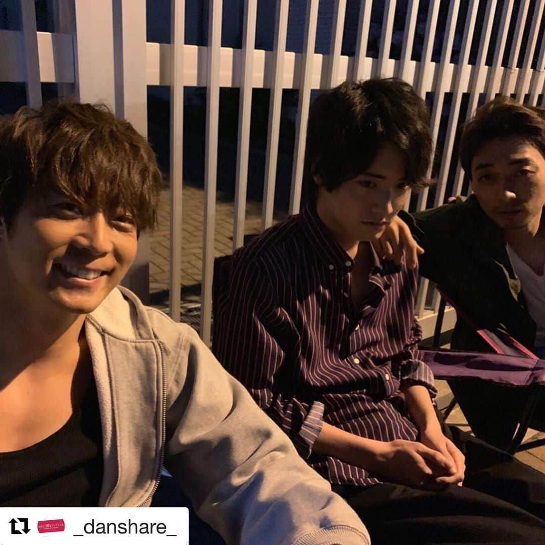 赤楚衛二さんのインスタグラム写真 - (赤楚衛二Instagram)「#絡まれた #なう  #Repost @_danshare_ with @get_repost ・・・ 犯罪グループの森(#黒木啓司 さん)と佐伯(#渋谷謙人 さん)。 そして2人に挟まれて怯え気味？な秀明(#赤楚衛二 さん)です😱  こちらは夜の撮影の合間に…サイコパスな凶悪犯・森ですが、オフショットには笑顔いただけました✨✨ ツイッターで別カットもアップします👉＠ytvdrama #わたし旦那をシェアしてた #小池栄子 #りょう #岡本玲 #EXILE #exilethesecond #渡辺真起子 #平山浩行 #夏木マリ #ytv #木曜ドラマF #ドラマ #7月4日木曜よる11時59分スタート #旦シェア」6月27日 11時44分 - akasoeiji