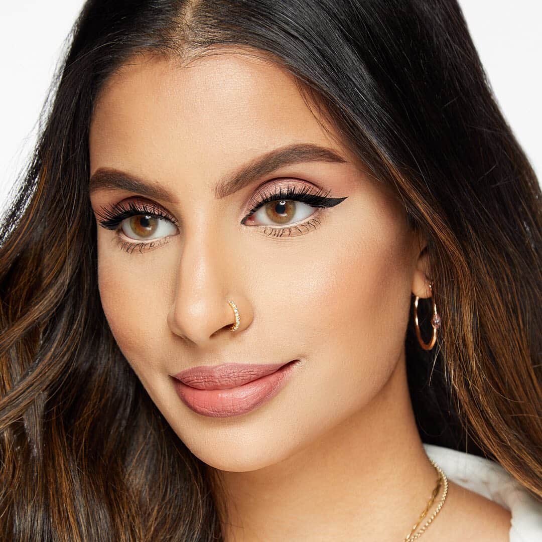 M·A·C Cosmetics Canadaさんのインスタグラム写真 - (M·A·C Cosmetics CanadaInstagram)「@AANKITA.B brings her South Asian cultural influence to her collection of golden and peachy brown tones. MAC X @AANKITA.B Available 06/27 Exclusively at @HUDSONSBAY $65.00 CAN ($141.00 CAN Value) #MACCANADIANORIGINAL」6月27日 12時04分 - maccosmeticscanada