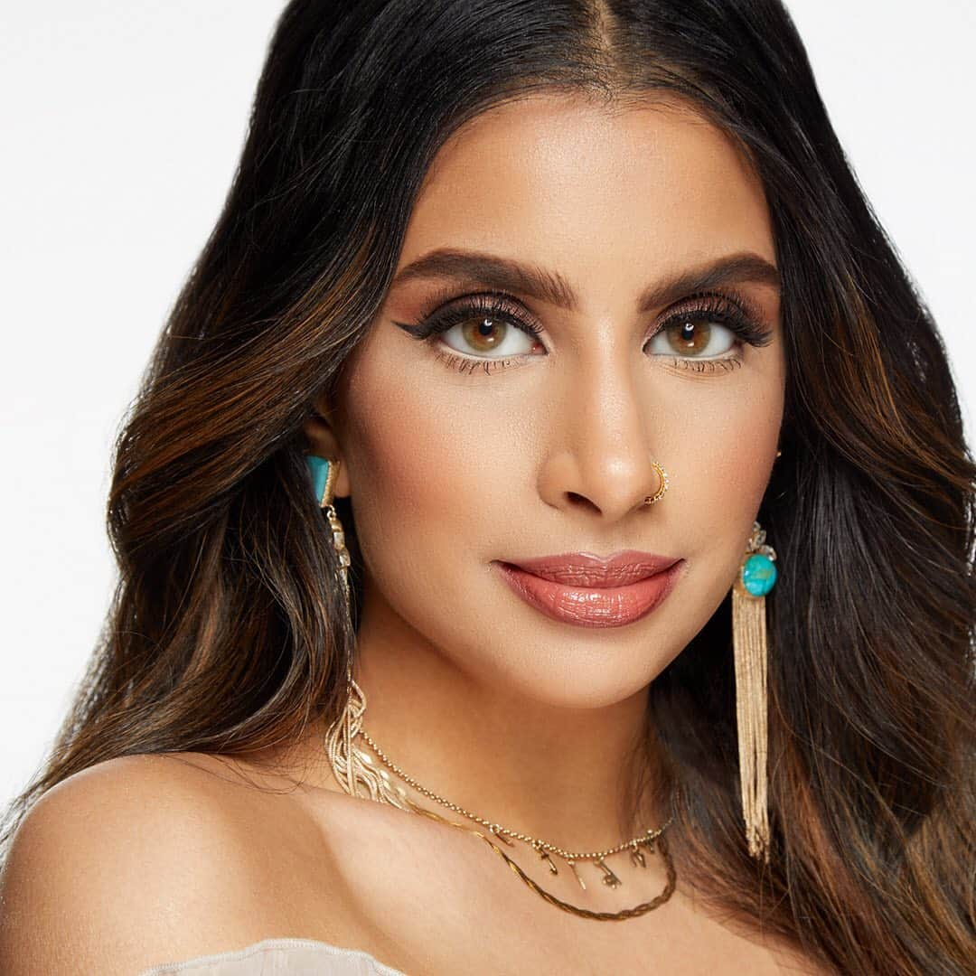 M·A·C Cosmetics Canadaさんのインスタグラム写真 - (M·A·C Cosmetics CanadaInstagram)「@AANKITA.B brings her South Asian cultural influence to her collection of golden and peachy brown tones. MAC X @AANKITA.B Available 06/27 Exclusively at @HUDSONSBAY $65.00 CAN ($141.00 CAN Value) #MACCANADIANORIGINAL」6月27日 12時04分 - maccosmeticscanada