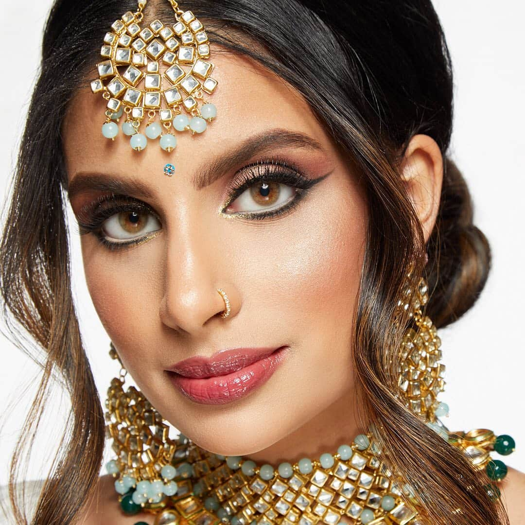 M·A·C Cosmetics Canadaさんのインスタグラム写真 - (M·A·C Cosmetics CanadaInstagram)「@AANKITA.B brings her South Asian cultural influence to her collection of golden and peachy brown tones. MAC X @AANKITA.B Available 06/27 Exclusively at @HUDSONSBAY $65.00 CAN ($141.00 CAN Value) #MACCANADIANORIGINAL」6月27日 12時04分 - maccosmeticscanada