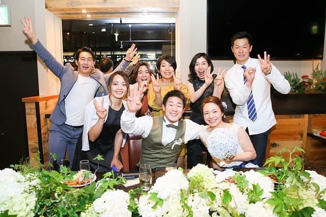 伊藤さつきのインスタグラム：「Happy Wedding🎉 アルペンスキーヤーの三澤拓さんのウェディングパーティーへ🕺🏻💃🏻 同じテーブルのスキーヤー、スノーボーダーのみなさまおもしろすぎて、、終始爆笑してお腹と顔が痛かったー😂🤣 . とっっても素敵なパーティでした🌈 拓さん、あやなさんお幸せに☺️💕 #おもしろすぎるアスリート #ウィンタースポーツ #330でみさわ👌🏻」