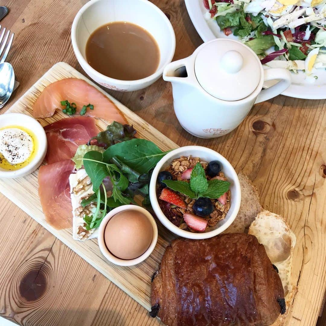 増山敬子さんのインスタグラム写真 - (増山敬子Instagram)「#lepainquotidien  たまたま先日は同じお店に行って こちらは大門でlunchをした時の🍴  ここのパンとっても美味しかったのと 空間も素敵でテラス席も良かったよ！」6月27日 12時21分 - keikomasuyama