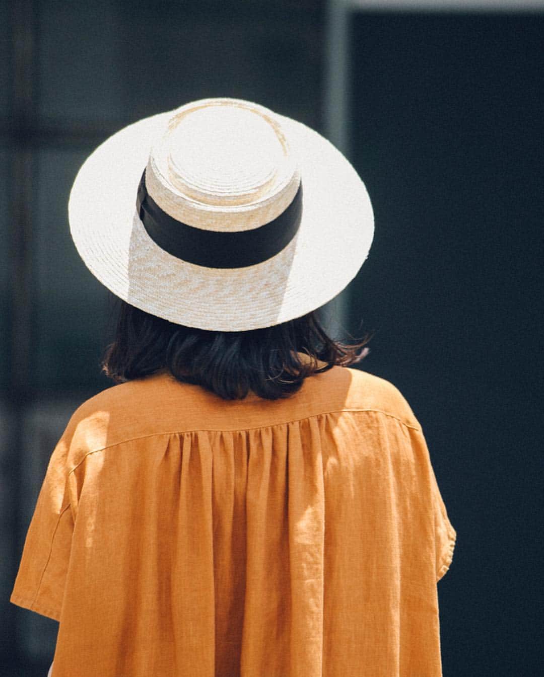ナチュランさんのインスタグラム写真 - (ナチュランInstagram)「さりげなく素敵。後姿までおしゃれなアイテムをご紹介。﻿ ﻿ 強い主張があるわけではないけれど、バックスタイルまで凝っているデザインのアイテムをご紹介します。﻿ ﻿ ﻿ -----------﻿﻿﻿﻿﻿﻿﻿ ■刺繍カットワンピース［NPL-2A32-0449-C］﻿ どこか味のある刺繍柄が、胸元をぐるりと囲って背中まで。﻿ 印象的なバックスタイルのワンピース。﻿ ﻿ ﻿ -----------﻿﻿﻿﻿﻿﻿﻿ ■コットン綾ダンプワイドパンツ［DCC-2A29-1334-C］﻿ 立体的なシルエットが特徴的なパンツ。﻿ しっかりとしたハリのある素材で夏だけではなくロングシーズン楽しめるのもポイント。﻿ ﻿ ﻿ -----------﻿﻿﻿﻿﻿﻿﻿ ■コットンワッシャーワイドパンツサロペット［ZOI-2A32-0888-A］﻿ 肩ひもは調整可能で安心。﻿ たっぷりとしたワイドなシルエットで、はき心地のよいサロペットパンツ。﻿ ﻿ ﻿ -----------﻿﻿﻿﻿﻿﻿﻿ ■リネンワイドギャザーシャツワンピース﻿ (A・オレンジ)［EQC-2A32-0616-A］﻿ (B・カーキチャコール)［EQC-2A32-0616-B］﻿ 後ろが長めの動きのある裾ラインが、こなれた印象を作ってくれるワンピース。﻿ ﻿ ﻿ ------------------------------﻿﻿﻿﻿﻿﻿﻿ ▶️お買いものは写真内のタグをタップしてくださいね。またはプロフィールからもリンクしています。→@natulan_official﻿﻿﻿﻿﻿﻿﻿ ﻿﻿﻿﻿ ▶️写真内のタグは、販売中でも消えている場合がございます。ぜひ、ナチュランの検索窓から、商品コード又は商品名を、検索してみてくださいね。﻿﻿﻿﻿﻿﻿﻿ ﻿﻿﻿﻿ ▶️プロフィール画面では、季節のおすすめ商品や、再入荷情報をご紹介しています。ぜひ、ご覧くださいませ。→@natulan_official﻿﻿﻿﻿﻿﻿﻿ ﻿﻿﻿﻿﻿﻿﻿ -----------﻿﻿﻿﻿﻿﻿﻿ #lifewear #fashion #今日のコーデ #コーディネート #ファッション #ナチュラル #ナチュラン #natulan #日々の暮らし #暮らしを楽しむ #シンプルライフ #シンプルコーデ #シンプル #ワンピース #ワンピースコーデ #刺繍 #刺しゅう #後姿美人 #バックスタイル #花柄ワンピース #花柄」6月27日 12時39分 - natulan_official