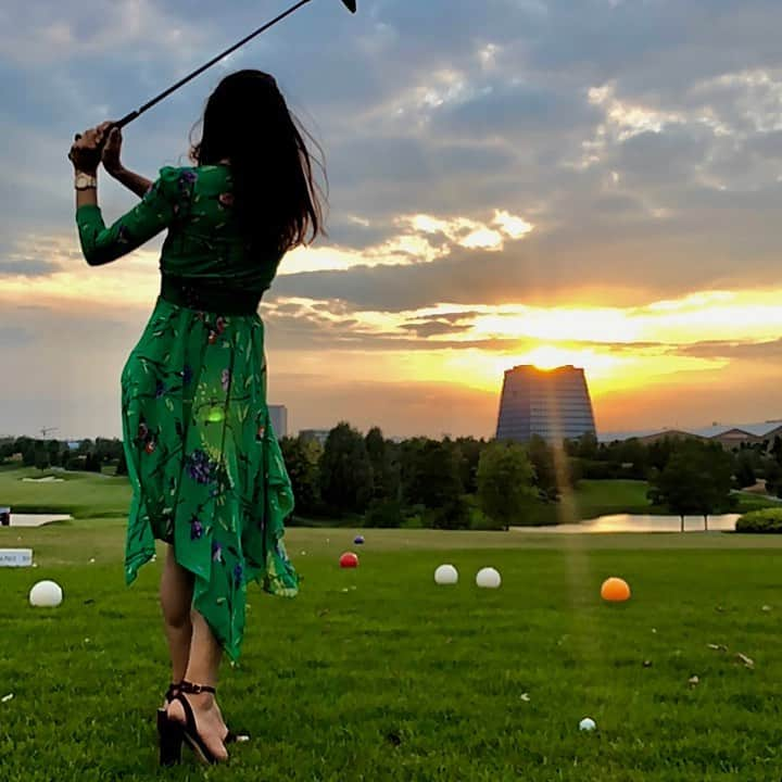 マリア・ベルチェノワさんのインスタグラム写真 - (マリア・ベルチェノワInstagram)「There is always a perfect day to play golf 🏌️‍♀️ thank you @audemarspiguet for such a beautiful evening, we enjoyed every second.」6月27日 12時33分 - mariaverchenova