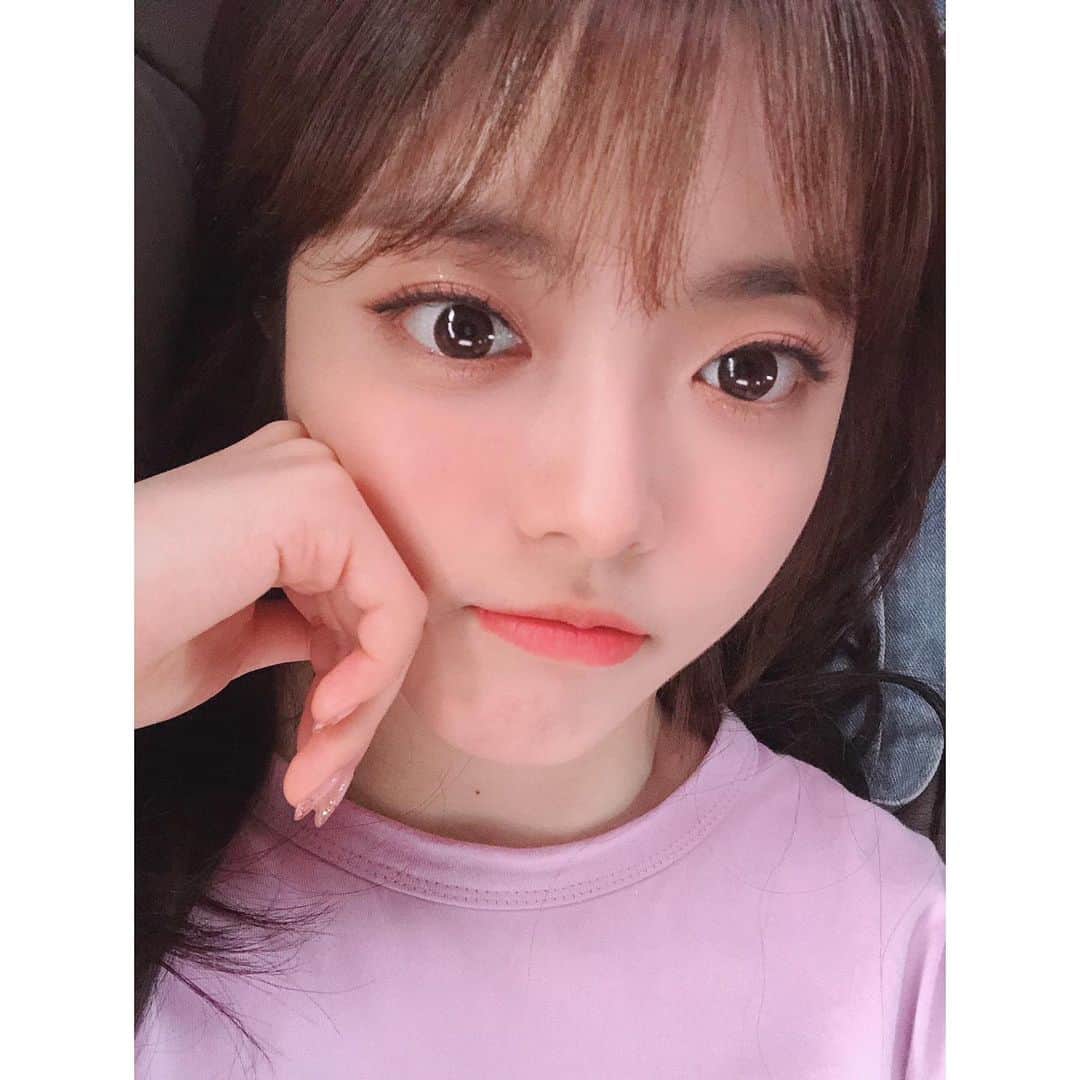 Weki Mekiのインスタグラム：「으아닛 제가 오늘 오후 6시 엠카에서 음색이 넘나리 좋은 산하 선배님이랑 스페셜 스테이지를 합니다!!😇 다들 본방사수 해주실꺼죵?  #알라딘 #Awholenewworld」