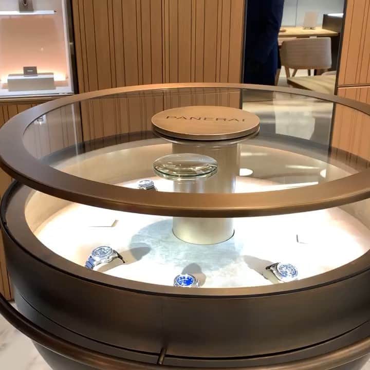 パネライのインスタグラム：「One of my favorite features of all the newly designed #Panerai boutiques. The rising rotating display case. If you ever get a a chance swing by and see it in person. #paneraicentral」