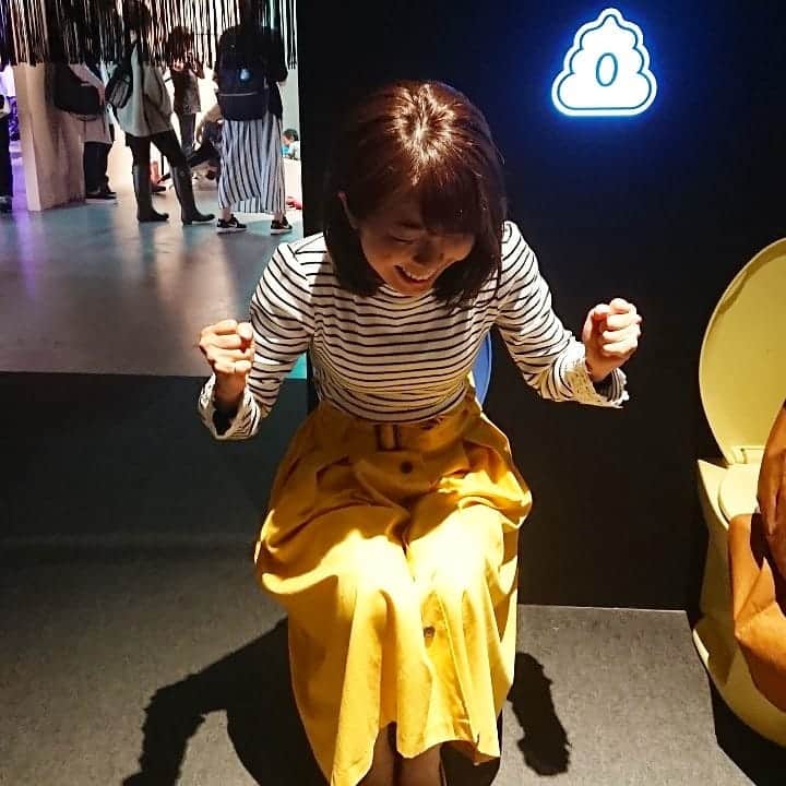 小尾渚沙さんのインスタグラム写真 - (小尾渚沙Instagram)「話題のスポット『うんこミュージアム』で踏ん張ってみたの巻。笑 . 恥じらいを捨ててあのワードを連呼させて頂きますが、うんこミュージアム、めちゃめちゃ楽しかったです！！！笑 . 至るところにうんこがあり、しかもカラフルにキラキラと輝いてるんです～！！笑 . まだまだご紹介したい写真があるので改めて載せますね！ 『くにまるジャパン極』でも二日間に渡ってお伝えしますのでお楽しみに♡ . #文化放送 #くにまる #joqr  #うんこミュージアム #unkomuseum #UNKO  #うんこの世界 #ウンスタ映え #unstagenic #ウンスタグラム #unstagram #ウンターテイメント  #アソビル #横浜 #💩 #フリーアナウンサー #小尾渚沙」6月27日 13時02分 - obi_nagisa