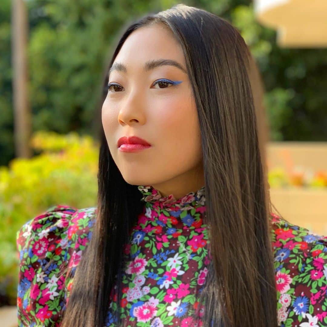 レイチェル・グッドウィンさんのインスタグラム写真 - (レイチェル・グッドウィンInstagram)「🌺 @awkwafina in living color 🌺 for tonight’s premiere of her new film #thefarewell Styling @ecduzit Hair @marcusrfrancis 🦋💄 make up #rachelgoodwinmakeup #awkwafina」6月27日 13時15分 - rachelgoodwinmakeup