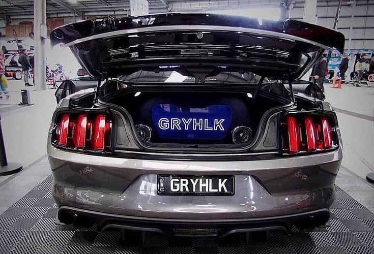 CarsWithoutLimitsさんのインスタグラム写真 - (CarsWithoutLimitsInstagram)「Happy Birthday @gryhlk16 🥳🐺Make sure you guys wish her a great birthday! Check out her Mustang as well.  Procharged Pony with Air Ride, custom interior and custom boot install. GT350 Brakes painted in Lamborghini Orange!  #carswithoutlimits #ford #mustang #grey」6月27日 13時14分 - carswithoutlimits