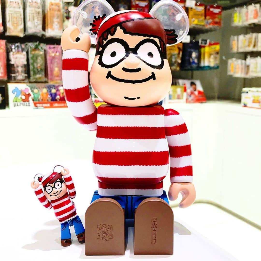 MEDICOM TOYさんのインスタグラム写真 - (MEDICOM TOYInstagram)「👓👖 © DreamWorks Distribution Limited. All rights reserved.  #wally #whereswally #dreamworks #bearbrick #medicomtoy #ウォーリー #ウォーリーをさがせ #メディコムトイ #ベアブリック」6月27日 13時21分 - medicom_toy