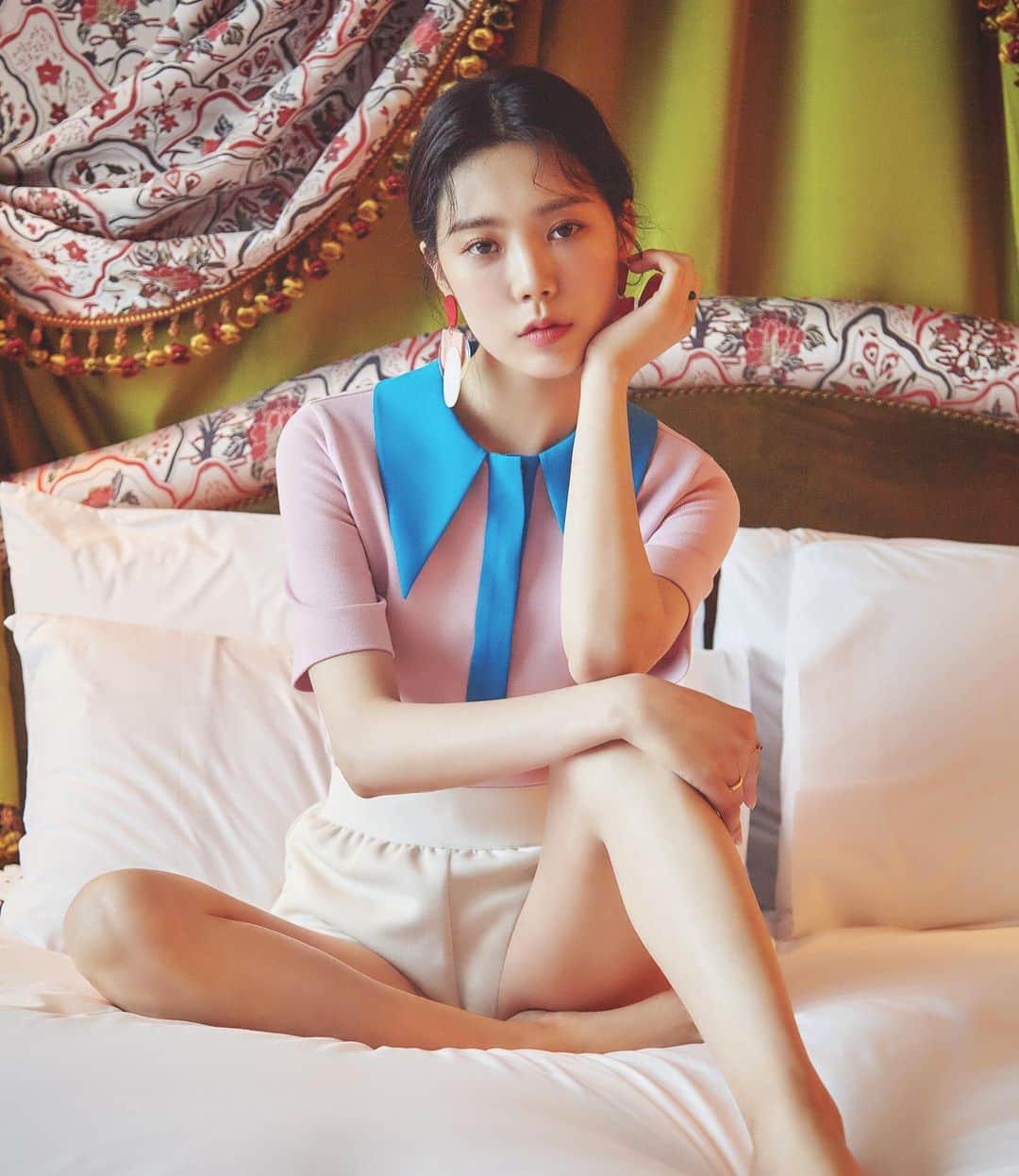 リジ のインスタグラム：「#우먼센스 7월호 드디어 나왔어요💋」