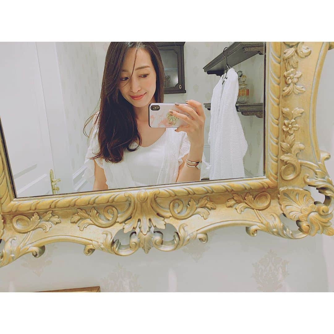 上野なつひのインスタグラム：「SABONアトリエのスパへ💛 カラダツルツルいい香り🌺 お出掛け前、大事な日に贅沢使いしちゃう！フレグランスラインも新しくなった ◟́◞̀上がる〜！ #SABON #deadsea  #フェイススクラブは手放せない」