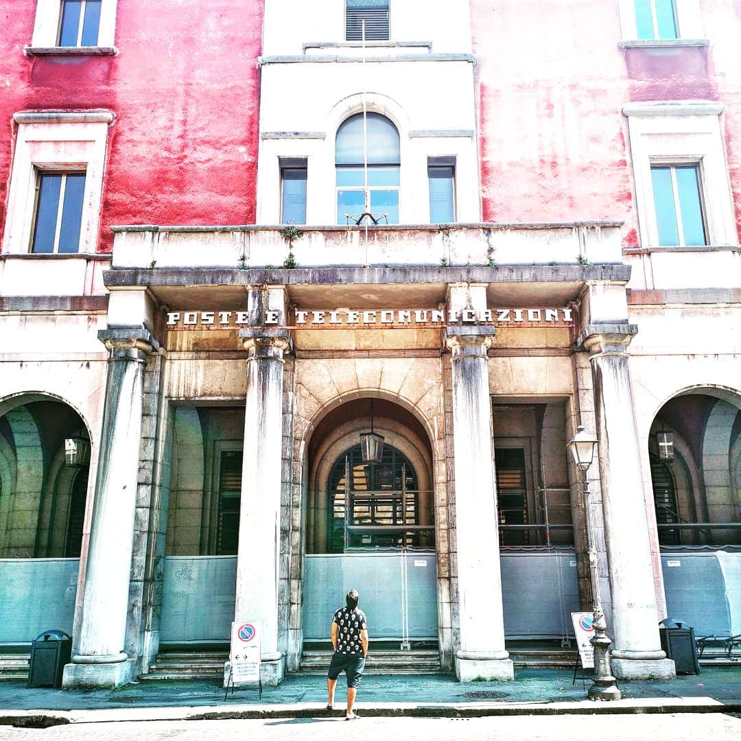 マヌー・ベネットさんのインスタグラム写真 - (マヌー・ベネットInstagram)「The Poste Italiane building is typical of the architecture style during Mussolinis rule. The structure & facade remains the same except for the "fasces" which have been removed. Fasces are an ancient Imperial Roman symbol of power carried by lictors in front of magistrates; a bundle of sticks featuring an axe, indicating the power over life and death.」6月28日 0時37分 - manubennett