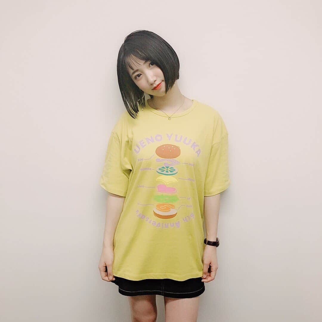 上野優華さんのインスタグラム写真 - (上野優華Instagram)「デビュー6周年ライブ  7/7 @ 新宿BLAZE から販売開始する 新グッズの発表〜👏👏👏 可愛いTシャツ作りました！  生地からこだわって作ったよー👕  おすすめポイントは、身幅が広めな所です。 ゆったり着てもらえていい感じ！  ちょっと古着っぽさを出したくて 色もセレクトしました！  他にも新グッズ出すので それはまたブログにかきます！  ライブが楽しみだー！！ 是非GETして🙋‍♀️ #ライブ #LIVE #デビュー #6周年 #ワンマン #新宿 #ライブハウス #新宿BLAZE #グッズ #ライブグッズ #グッズTシャツ #ライブTシャツ #Tシャツ #古着 #ぽい #ハンバーガー #🍔 #やっぱり #食べスタグラム #ライブ遊びに来てね」6月27日 23時02分 - yuukaueno0205