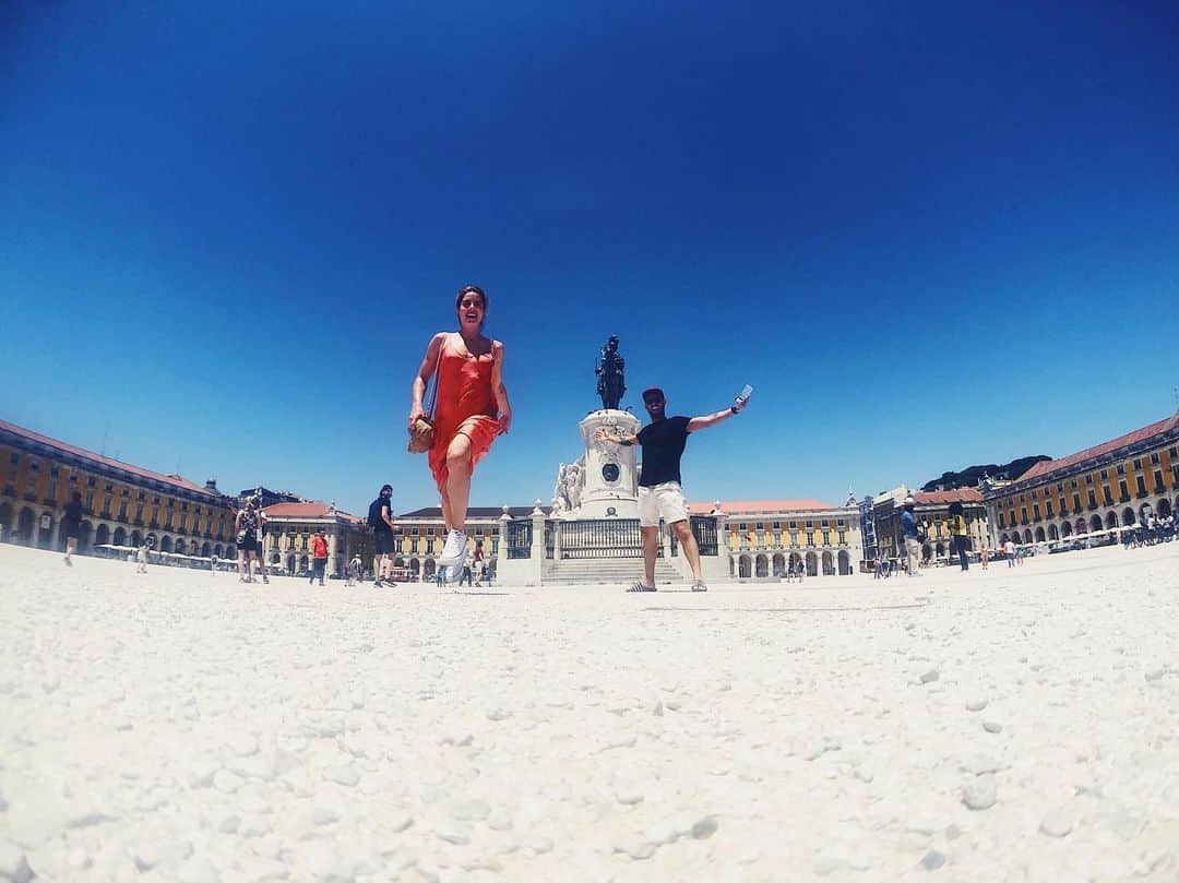 エミリー・ベット・リカーズのインスタグラム：「And I’d do it again @jeanluc dare me. #coupleokidsfromsurrey」