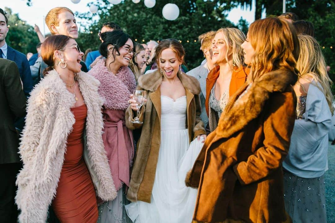 アシュレイ・ティスデイルさんのインスタグラム写真 - (アシュレイ・ティスデイルInstagram)「#TBT to my girl @kimhidalgo + @brantdaugherty wedding. Surrounded by Love 💕」6月27日 23時18分 - ashleytisdale