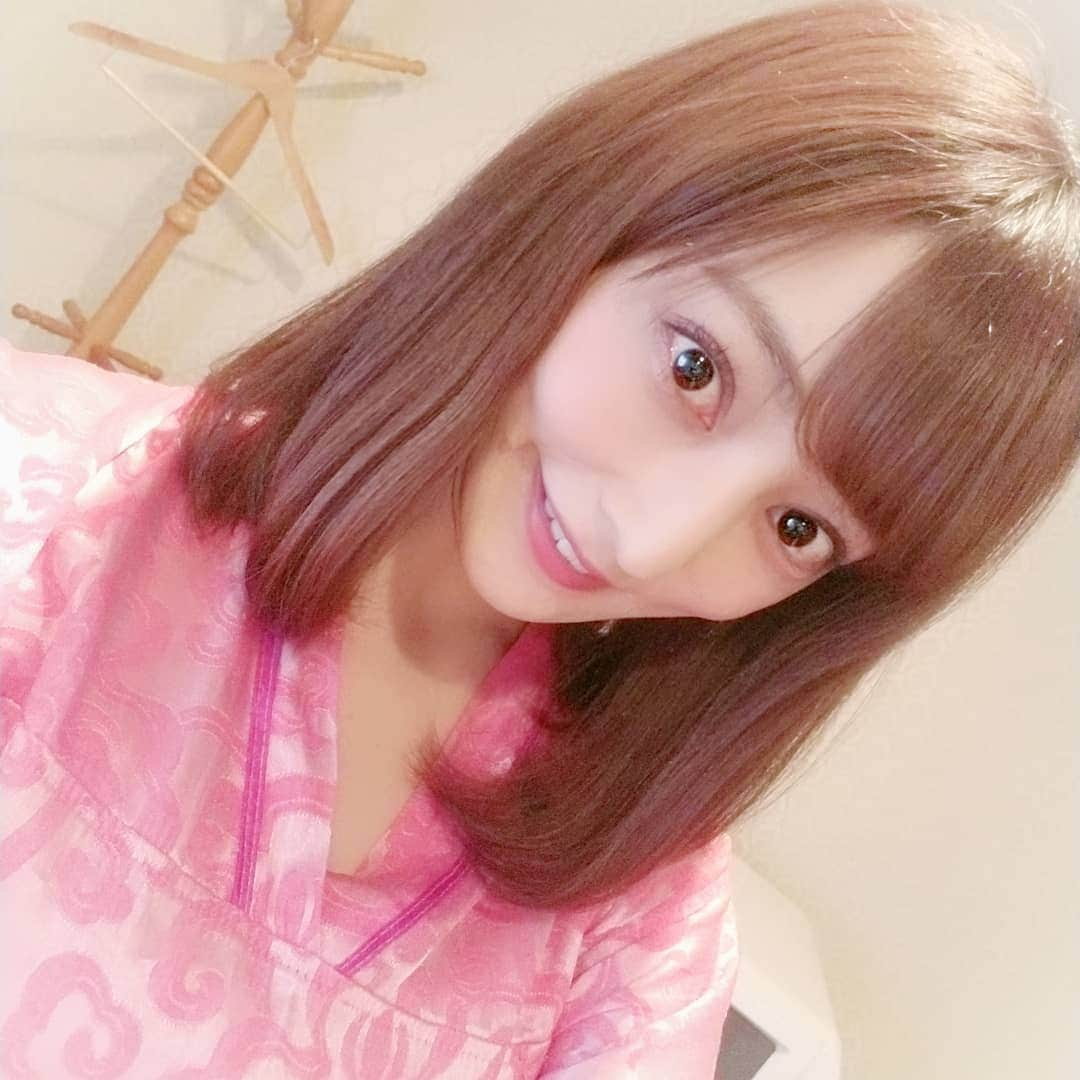 池田夏希さんのインスタグラム写真 - (池田夏希Instagram)「今日は合間に昔から行ってるマッサージへ足のリンパを流しに行ってきました😊✨ . 久しぶりだったけど痛みに耐えてスッキリ🎵 このマッサージウェアもずっと変わらないから好き😂 . #久しぶり #リンパマッサージ #昔から変わらない #空き時間に #脚がスッキリ #リーズナブル #激安 #表参道 #充実した1日」6月27日 23時13分 - natsukiikeda624