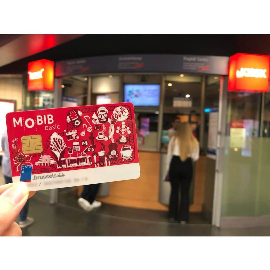 鈴川絢子のインスタグラム：「ベルギー「MOBIB basic Card」@ブリュッセル中央駅構内KIOSK  ブリュッセル市内の電車、メトロ、トラム、バスで使えるiCカード。  #世界の交通系ic乗車カード #全国交通系ic乗車カードの旅 #belgie #bruxelles」