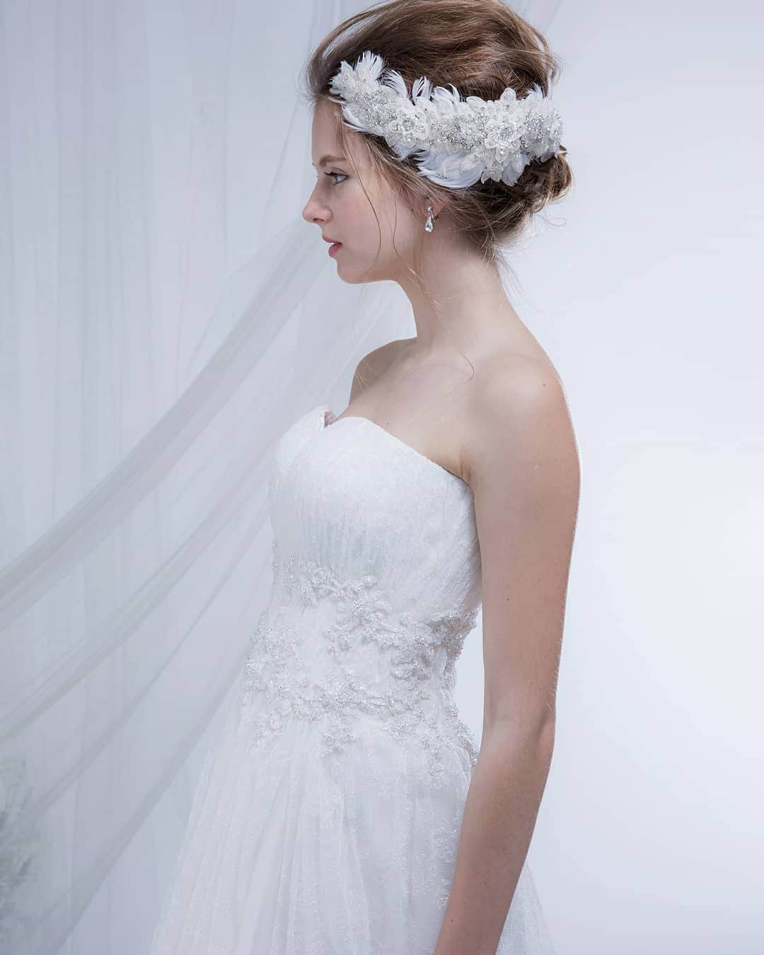 LAVIEEN ROSE Weddingさんのインスタグラム写真 - (LAVIEEN ROSE WeddingInstagram)「“モダンロマンティック"  クラシカルなレースと イタリアンチュールのハーモニー  女性の持つ柔らかさ 透明感を引き出す すっきりとした "Aライン"のシルエット♡  デザイン、素材、縫製、 全てがmade in italy  とっても丁寧に作られた #ウェディングドレス  Dress…　INセシル  #インポートドレス #プレ嫁#卒花 #花嫁#卒花嫁 #結婚準備#花嫁準備 #ラビアンローゼ #静岡結婚式場 #weddingdress #wedding #ウェディングドレス #カラードレス #運命の一着  #花嫁コーディネート #ラスティックウェディング #試着レポ#関東花嫁#静岡花嫁 #レースドレス#名古屋花嫁 #ハワイウェディング #ドレス迷子 #ドレス選び #tg花嫁」6月27日 23時14分 - lavieenrosewedding