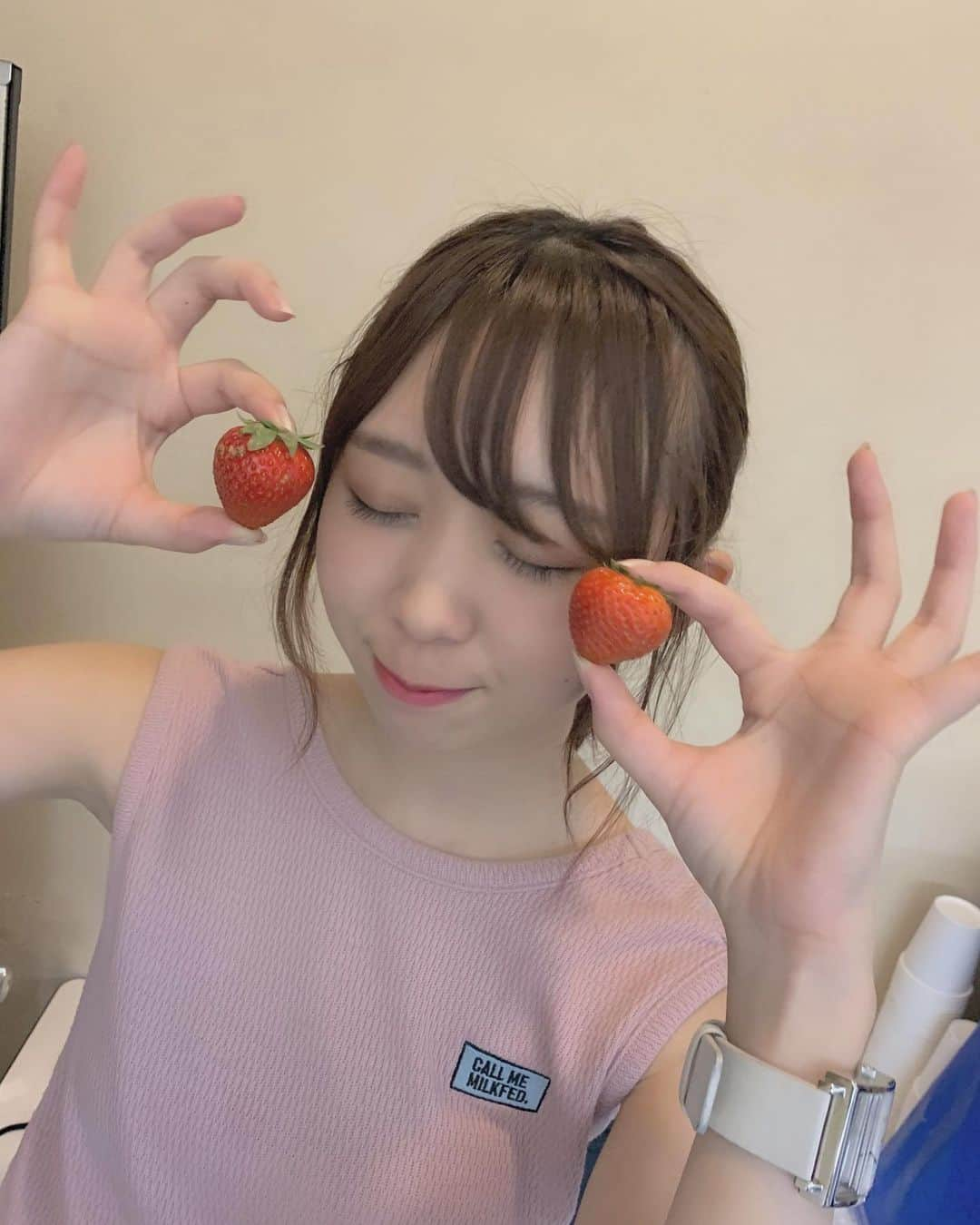 松田美里さんのインスタグラム写真 - (松田美里Instagram)「今日おつかれさまでした🍓 差し入れフルーツってめちゃ嬉フレッシュ」6月27日 23時15分 - miri_matsuda