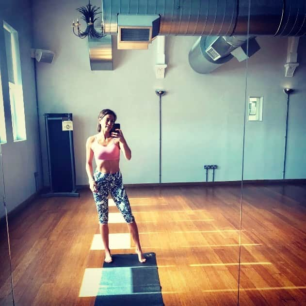 メラニー・サイクスさんのインスタグラム写真 - (メラニー・サイクスInstagram)「Early to class 😊 #hotyoga #hotday #exercise #meditation #namaste #sunlight 💓🙏🏻 @sweatybetty」6月27日 23時17分 - msmelaniesykes