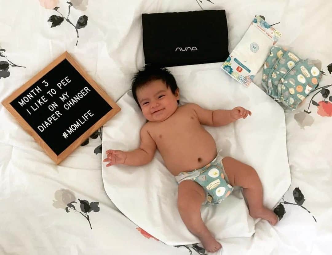 nunaさんのインスタグラム写真 - (nunaInstagram)「Accidents happen! Our easy to clean, wipeable changing pad clutch included with our Diaper bag makes changing them anywhere, anytime easy and hassle free.  PC: @daniee.marieee https://www.nunababy.com/diaper-bag #Nuna #Nuna_US #NunaDiaperbag #diaperbag #accidentshappen #onthego #family #babygear #babyessentials」6月27日 23時30分 - nuna_usa