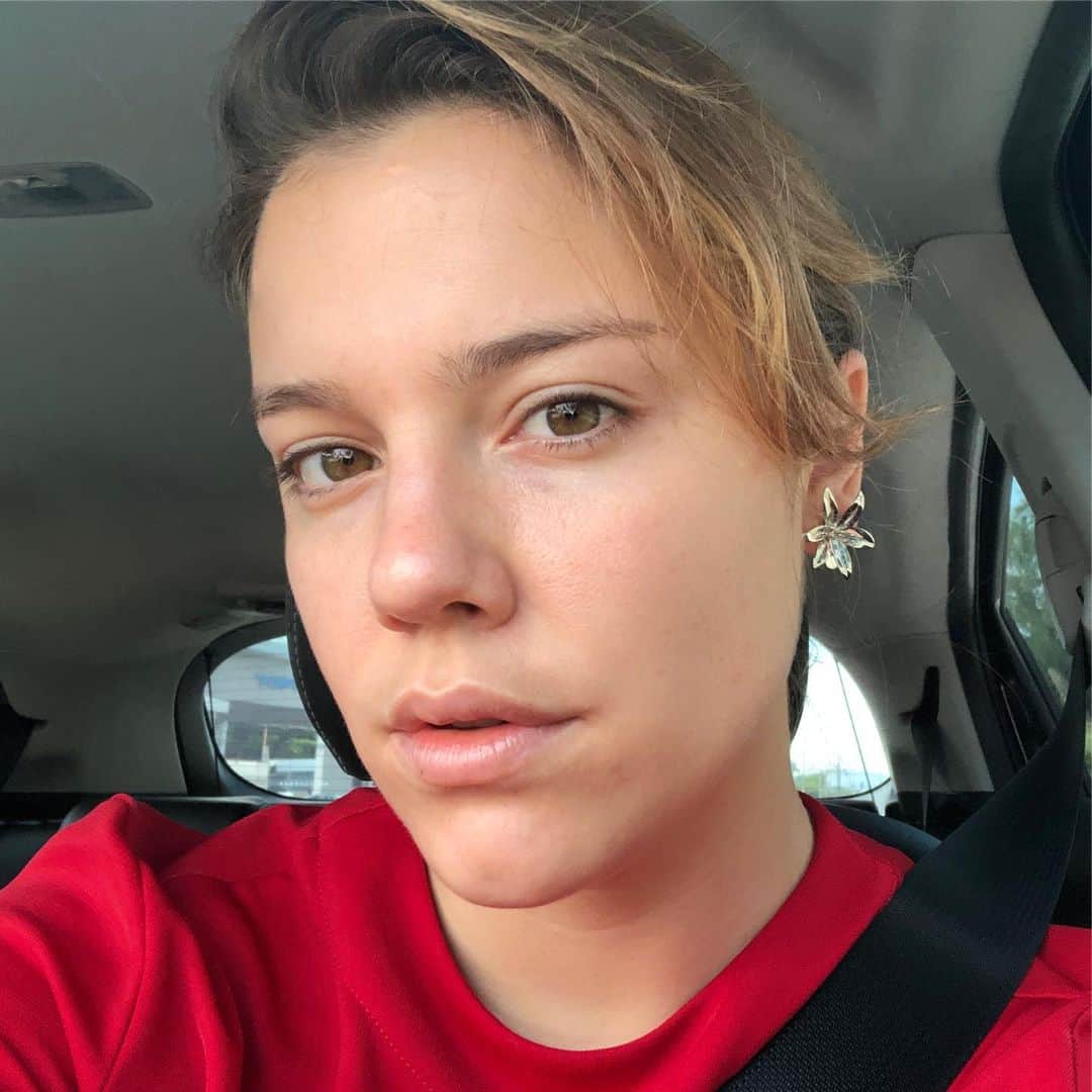 Alice Wegmannのインスタグラム：「com sono e com brincos @luisaschroder #tbt」