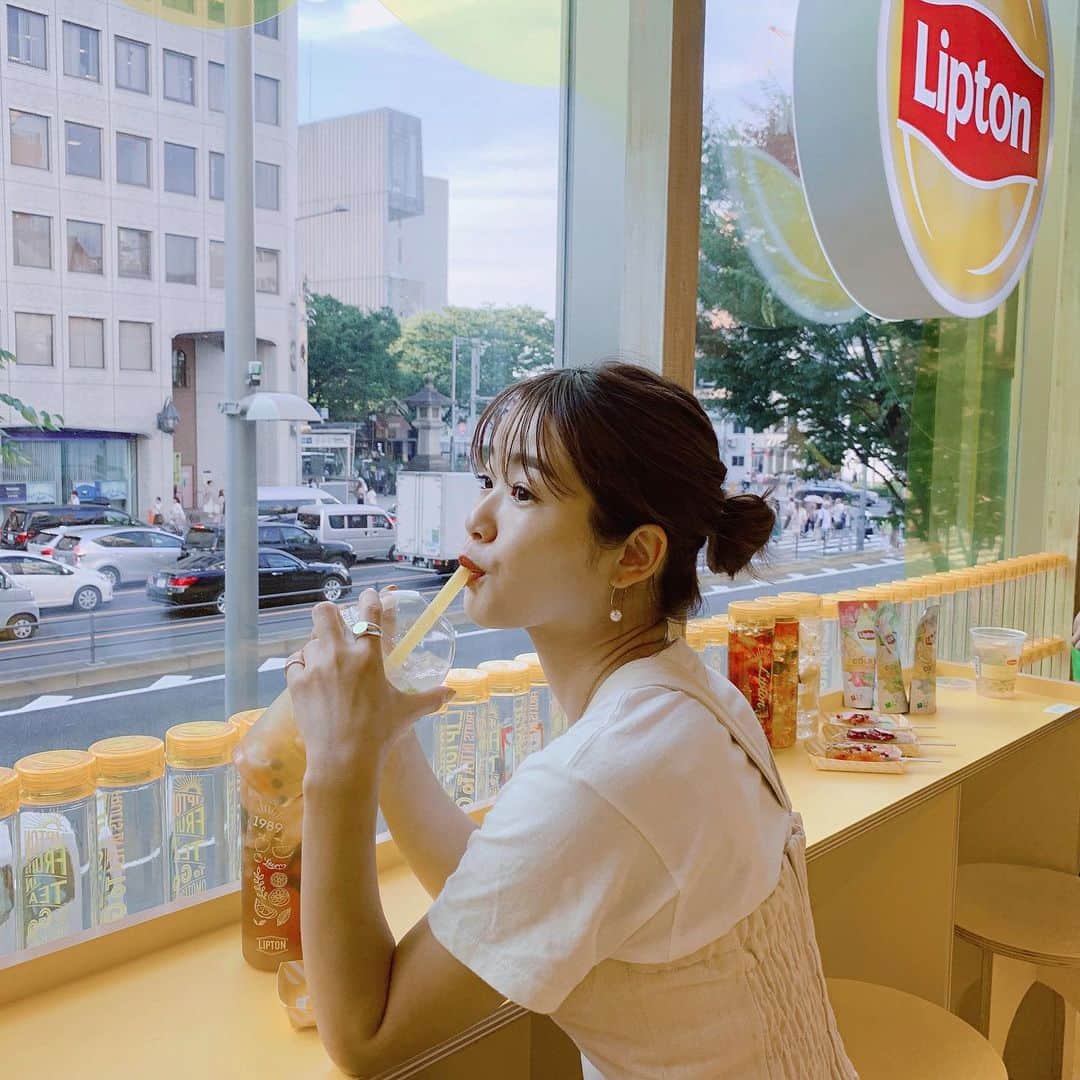 猪鼻ちひろのインスタグラム：「🍎🍊🍋🍓🍏﻿ Lipton Fruits in Tea TEA MORE OMOTESANDOのプレオープンに行ってきました！﻿﻿ フルーツティーは見た目も可愛いし美味しかった☺️﻿ ﻿ 6月28日から表参道Zero Baseでオープンするので大人気の予感。﻿﻿ オリジナルのタンブラーも作ったよ！﻿ 1989って入れてみた☺️﻿ ﻿ #リプトン#アイスティーポップ#フルーツインティー#Fruitsintea #PR」