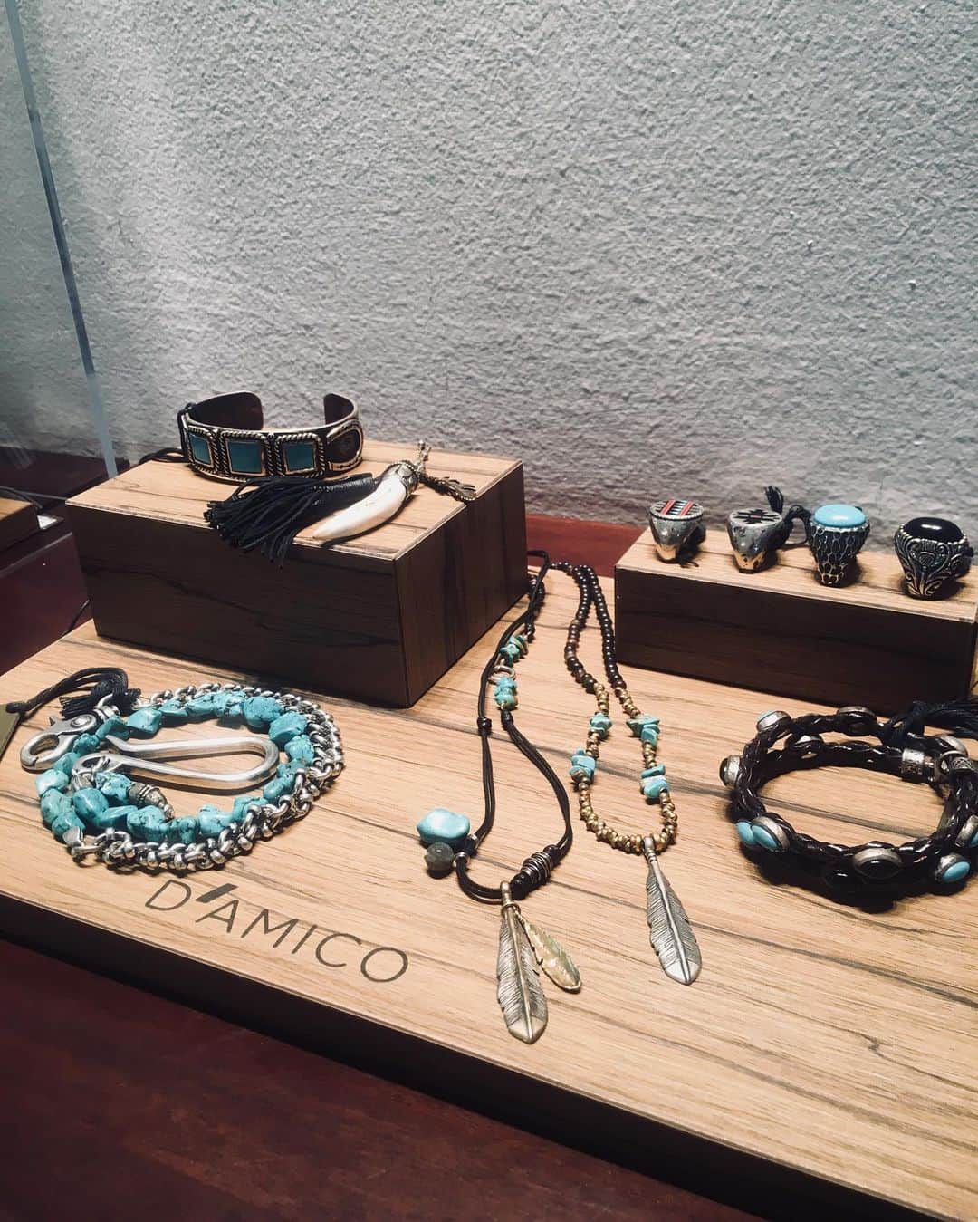 アンドレアダミーコさんのインスタグラム写真 - (アンドレアダミーコInstagram)「Turquoise #🔥#✨ #turquoise #damico #accessories #menaccesories #feather #plume #aulite #argento925 #damicostore #madeinitaly」6月28日 0時02分 - damicostore