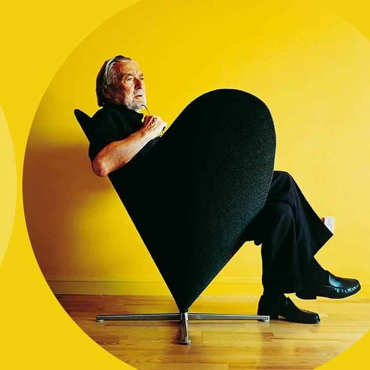 ステファンローランさんのインスタグラム写真 - (ステファンローランInstagram)「Verner Panton in his famous Cone Chair photo©️Louis Schnakenburg, Kopenhagen #art #design #vernerpanton #inspiration」6月28日 0時02分 - stephanerolland_paris