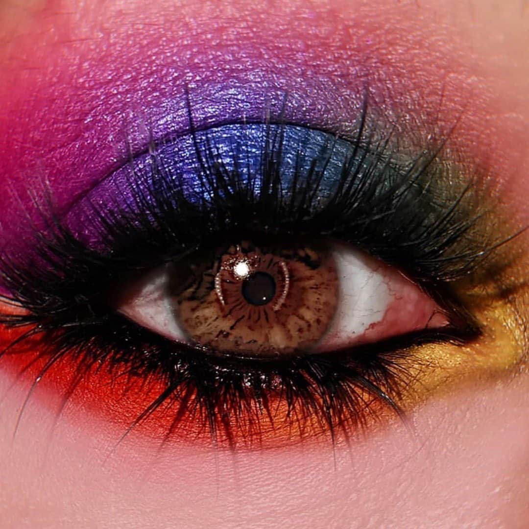 Smashboxのインスタグラム：「Seeing the coolest takes on 🌈 everywhere this month. #regram @sebastian_gradzik_makeup used the Bold Cover Shot Eye Palette to create this striking look. ⠀⠀⠀⠀⠀⠀⠀⠀⠀ Tag your Smashbox makeup look with #mysmashbox and we may make you famous in our feed.」