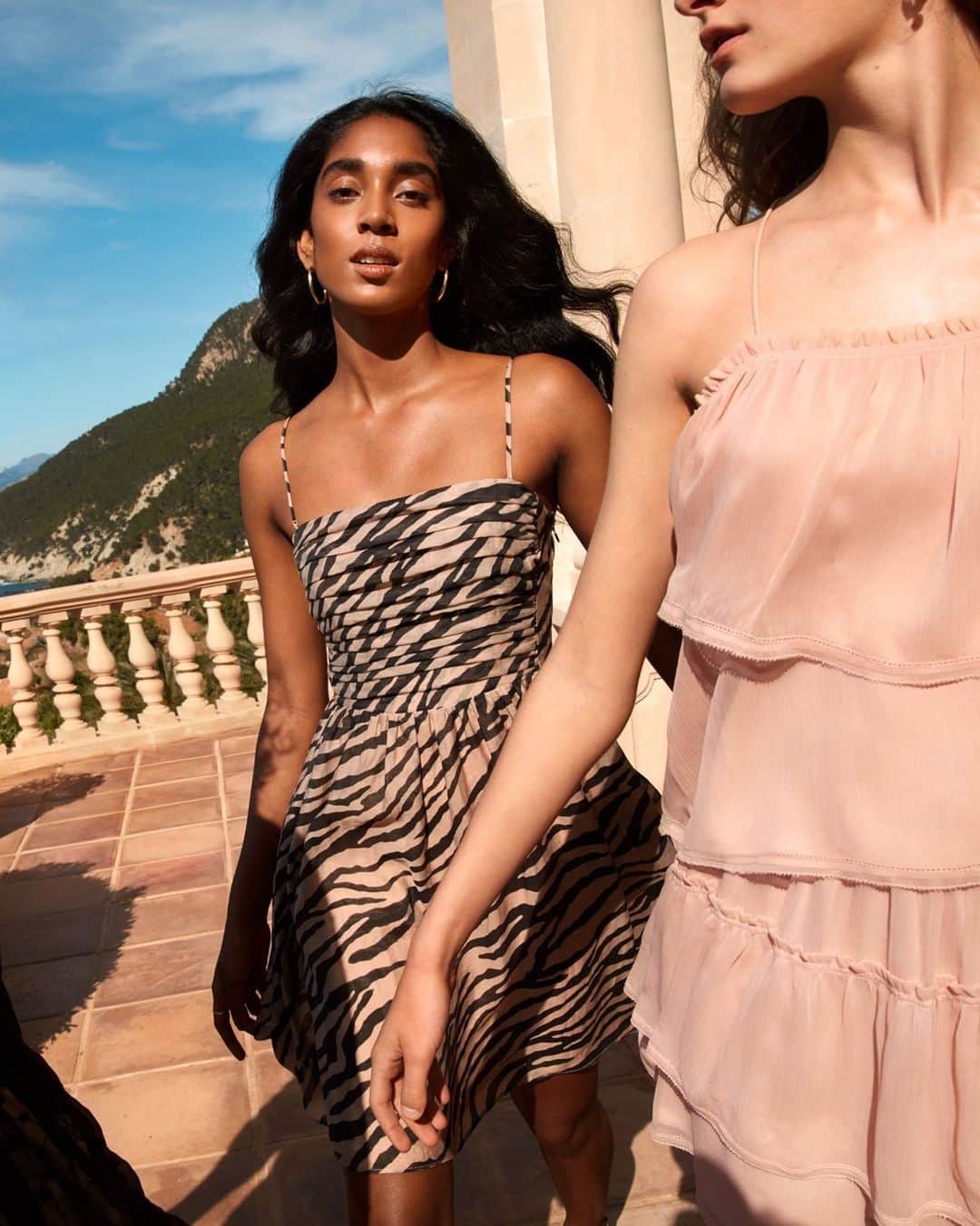 H&Mさんのインスタグラム写真 - (H&MInstagram)「Dress to impress this summer. Like, really impress. #HM  Lyocell-blend bandeau dress: 0754231001」6月28日 0時26分 - hm