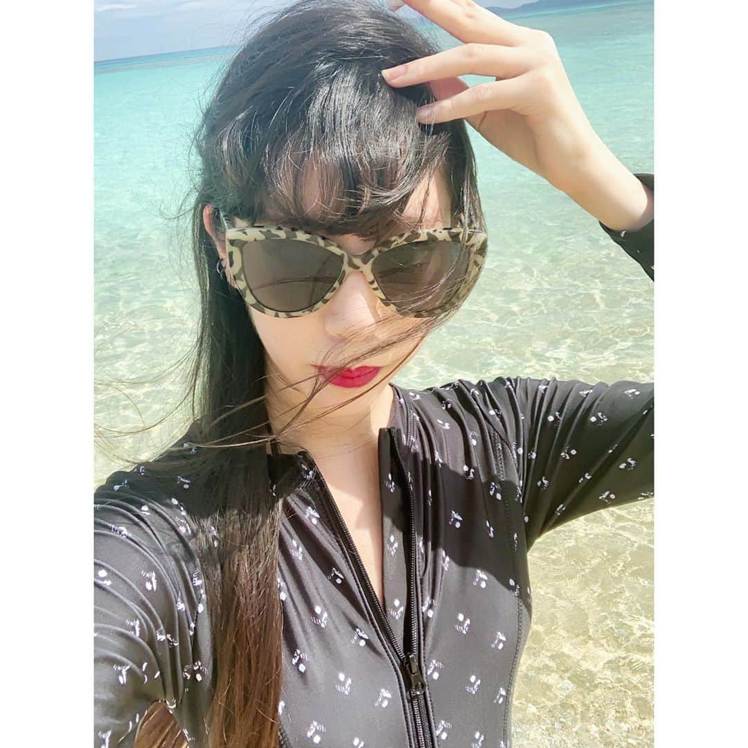 中川ジュリアさんのインスタグラム写真 - (中川ジュリアInstagram)「こんなに透明な海初めてかもしれない🏝 シュノーケリングで魚追いかけたり追いかけられたり🐠 綺麗すぎて感動した #波照間島 #石垣島 #🐠」6月27日 15時35分 - julia05_23