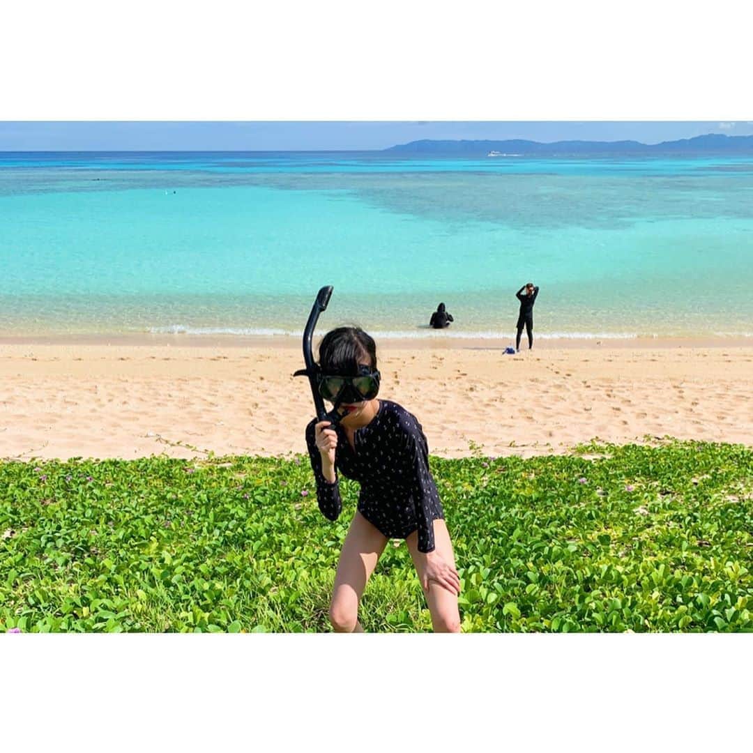 中川ジュリアのインスタグラム：「こんなに透明な海初めてかもしれない🏝 シュノーケリングで魚追いかけたり追いかけられたり🐠 綺麗すぎて感動した #波照間島 #石垣島 #🐠」