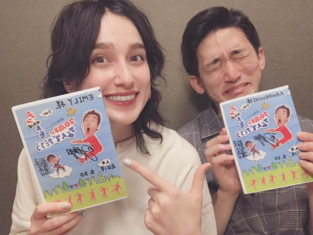 Emilyさんのインスタグラム写真 - (EmilyInstagram)「【ご本人に届きました😭🌈】 HONEBONEが尊敬してやまない、テツandトモ様に最新のアルバム「13」をお渡しできたことをここにご報告致します‼️ さらには‼️EMILYandKAWAGUCHIに直筆サイン入りDVDと直筆お手紙まで…本当にカッコいい😭❤️ 一生ついていきます🙇‍♀️🙇‍♂️ 手紙は心にしまっておきます🙇‍♂️🙇‍♀️」6月27日 15時36分 - emily_honebone