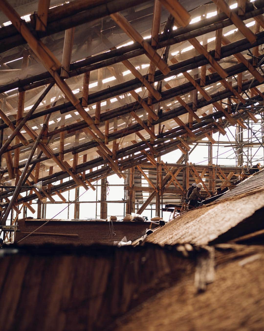 清水寺さんのインスタグラム写真 - (清水寺Instagram)「The roof of The Main Hall is under renovation work | 本堂の檜皮屋根葺き替え」6月27日 15時41分 - feel_kiyomizudera