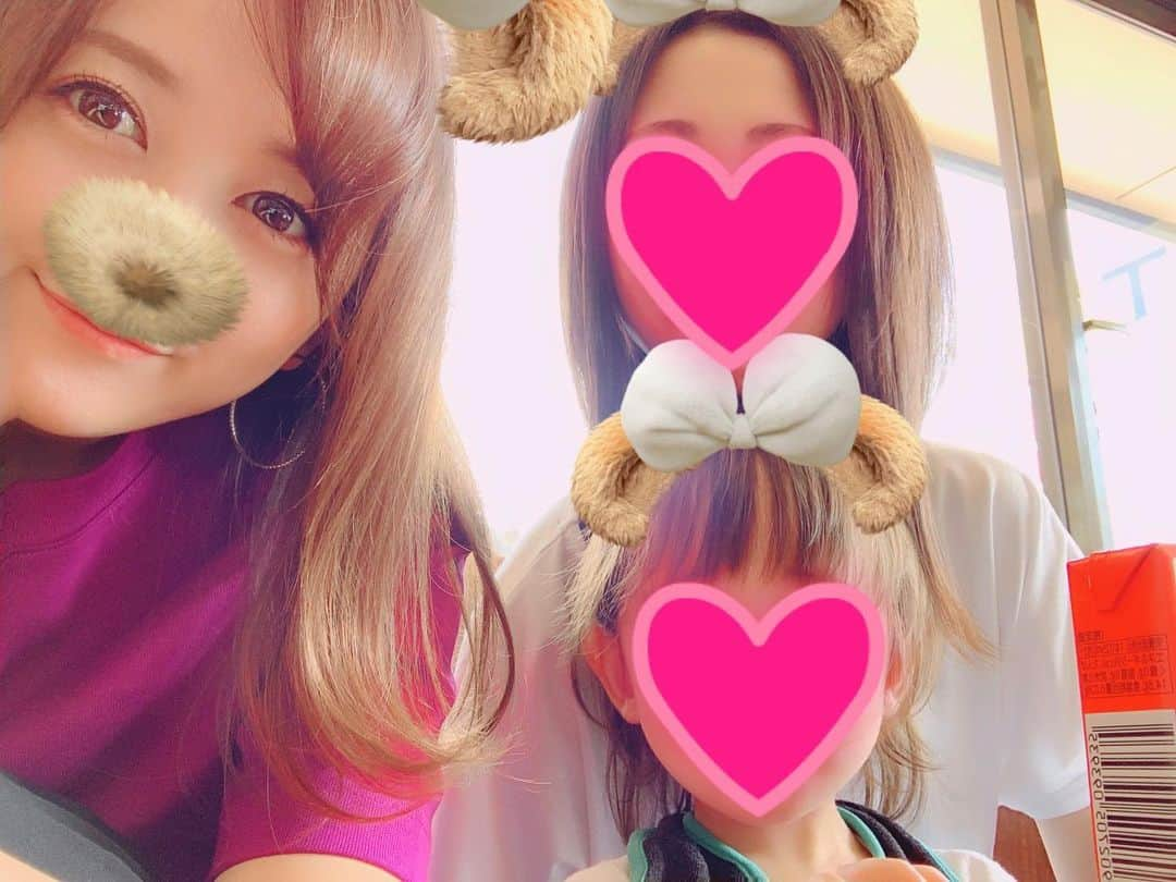 小松彩夏さんのインスタグラム写真 - (小松彩夏Instagram)「昨日は幼馴染たちとみんなで焼肉ランチ♡﻿ ﻿ 東北で有名な焼肉屋さん『やまなか家』へ。﻿ 東北のスター！サンドウィッチマンさんがCMをしています☆﻿ ﻿ 盛岡冷麺はテッパン！！﻿ ﻿ 美味しい盛岡冷麺を気軽に食べたかったら『やまなか家』は本当におススメですよ♡﻿ ﻿ 岩手の人は年中、盛岡冷麺食べます。﻿ 家でも食べます(笑)﻿ ﻿ そしてよく驚かれるのが、季節のフルーツが入っていること(笑)﻿ ﻿ ナシ、リンゴがはいっていることもあります♡﻿ これも含めて、盛岡冷麺です(笑)﻿ ﻿ 是非、岩手に来た際は、盛岡冷麺食べてくださいね！！﻿ ﻿ 姪っ子、甥っ子、友達の子供たちに癒されまくる小松でした♡﻿ ﻿ #岩手宣伝隊長 #岩手旅 #女子旅 #行くぜ東北 #冬のごほうび #地元 #岩手 #おいでよ岩手 #一関 #一ノ関 #やまなか家 #焼肉 #盛岡冷麺  #ランチ #同級生 #幼馴染 #落ち着く ﻿ ﻿」6月27日 15時54分 - official_ayaka_502