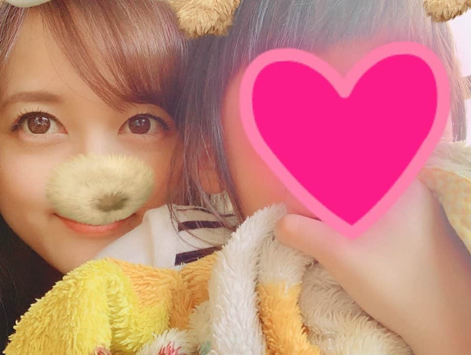 小松彩夏さんのインスタグラム写真 - (小松彩夏Instagram)「昨日は幼馴染たちとみんなで焼肉ランチ♡﻿ ﻿ 東北で有名な焼肉屋さん『やまなか家』へ。﻿ 東北のスター！サンドウィッチマンさんがCMをしています☆﻿ ﻿ 盛岡冷麺はテッパン！！﻿ ﻿ 美味しい盛岡冷麺を気軽に食べたかったら『やまなか家』は本当におススメですよ♡﻿ ﻿ 岩手の人は年中、盛岡冷麺食べます。﻿ 家でも食べます(笑)﻿ ﻿ そしてよく驚かれるのが、季節のフルーツが入っていること(笑)﻿ ﻿ ナシ、リンゴがはいっていることもあります♡﻿ これも含めて、盛岡冷麺です(笑)﻿ ﻿ 是非、岩手に来た際は、盛岡冷麺食べてくださいね！！﻿ ﻿ 姪っ子、甥っ子、友達の子供たちに癒されまくる小松でした♡﻿ ﻿ #岩手宣伝隊長 #岩手旅 #女子旅 #行くぜ東北 #冬のごほうび #地元 #岩手 #おいでよ岩手 #一関 #一ノ関 #やまなか家 #焼肉 #盛岡冷麺  #ランチ #同級生 #幼馴染 #落ち着く ﻿ ﻿」6月27日 15時54分 - official_ayaka_502