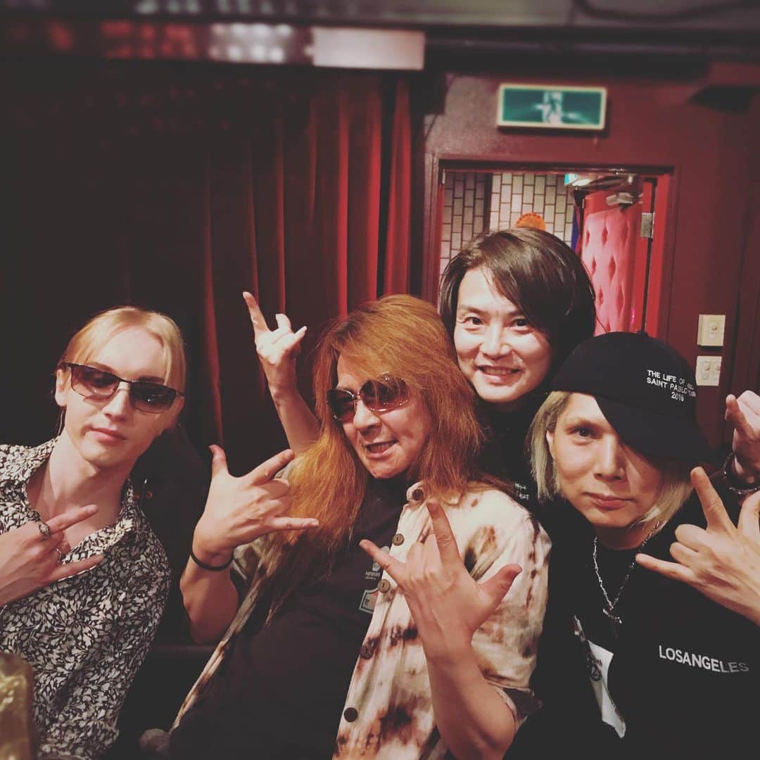 下村成二郎のインスタグラム：「＼(^o^)／ #seijirou #lioncode  #yohio #eye.beam328」