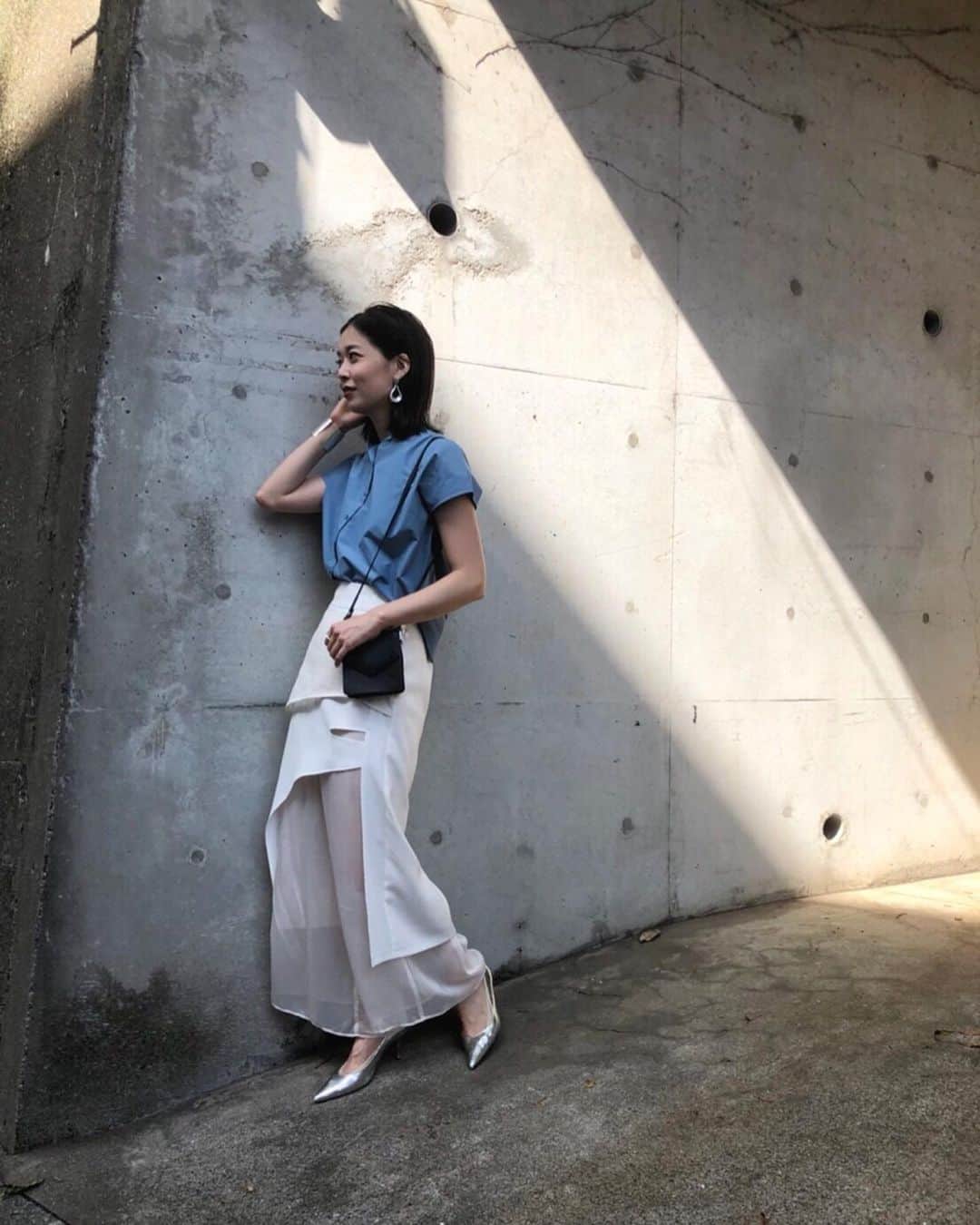 のインスタグラム：「. 【NEW ARRIVAL】 . MEDI ROUGH CLOTH LAYERED PANTS ¥17,500 (+tax) . @aym__319  174㎝ / Mサイズ着用 . . 異なる素材をレイヤードさせた アメリらしいデザインのパンツです✨ . 足元は透け感があるので、 見た目も涼しい1枚となっております🍃 . 是非店頭でお試しくださいませ♩ 店舗通販も承っております☎︎ . . #ameri #amerivintage #pants #layered #summer #fashion #code #codenate #shinjuku #lumine2」