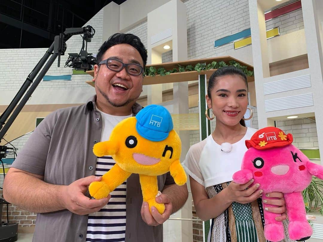 のインスタグラム：「明日の#イチモニ！ エンタメ特集は ニューヨーク在住ゴスペルシンガー#TiA さんに#オクラホマ #河野真也 が直撃インタビュー！ 奇跡#MIRACLE 連続のニューヨーク生活&奇跡の歌声を披露してくれました！🎶 お見逃しなく〜☑️」
