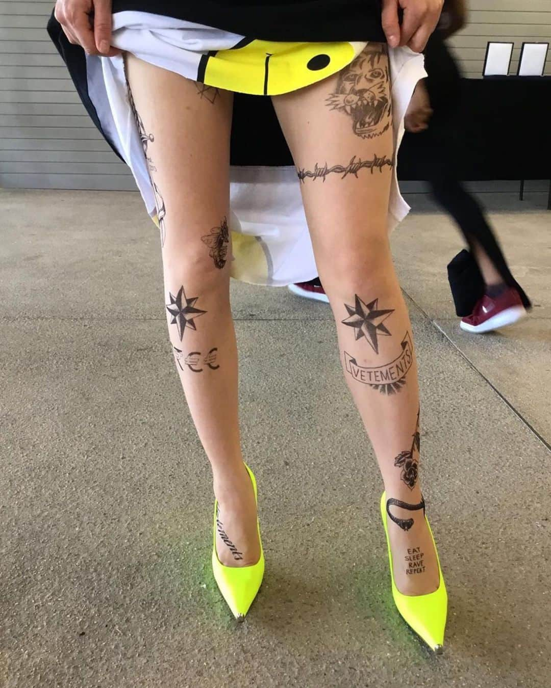 ヴェトモンさんのインスタグラム写真 - (ヴェトモンInstagram)「INTRODUCING SPRING SUMMER 2020 #VETEMENTSxWOLFORD TATTOO STOCKINGS」6月27日 16時26分 - vetements_official