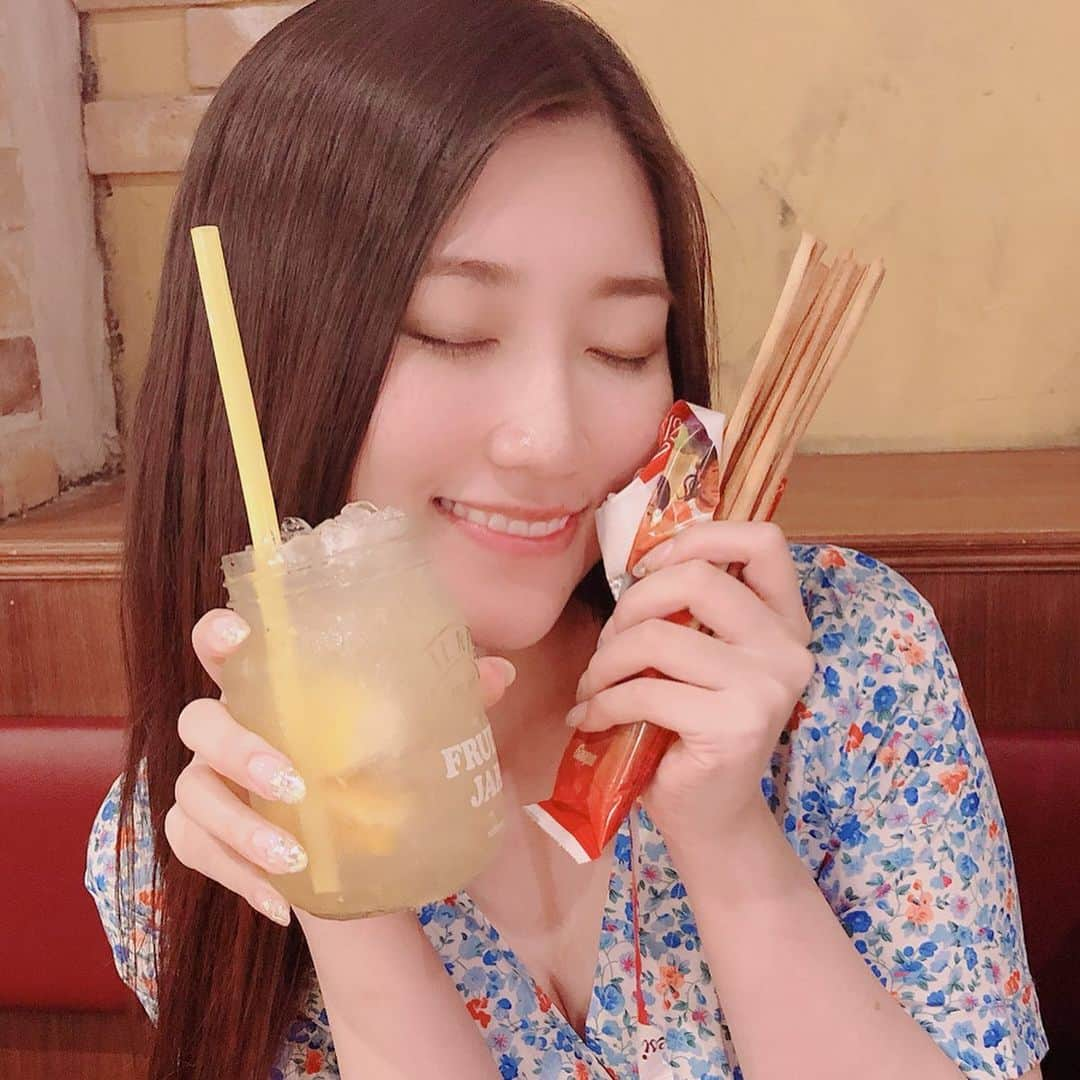 松丘雪那さんのインスタグラム写真 - (松丘雪那Instagram)「. きのう イタリアンバル ワインと泡の店33 船橋店に行ってきたよー！ https://www.hotpepper.jp/strJ001142621/ ラクレットチーズ最強だった！！！ ほんと全部美味しかった🤤🤤. ワインもたくさんあって飲みたかったけど、アルコール入れたらやばそうだったから自粛😭 . ソフトのカクテルも美味しかったよ💓 今度はワインも飲みに行きたいなー！！ . 服は @17kg_official さんのだよー！ . . . . .  #隠れ家 #チーズ #船橋ラクレット #船橋ワイン #船橋生ハム #船橋イタリアンバル #船橋ピッツァ #スパークリングワイン #船橋女子会 #船橋パーティー #pr #コラボベース #モデル #タレント #松丘雪那 #インフルエンサー募集 #キャスティング #フリーモデル #インフルエンサー #チーズ #ネイル #美容」6月27日 16時29分 - yukina.23na