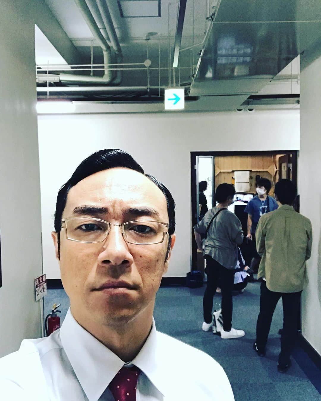 角田晃広さんのインスタグラム写真 - (角田晃広Instagram)「NHK総合、多部未華子さん主演ドラマ 『これは経費で落ちません！』 撮影中。  7月26日スタート。 総合 毎週金曜　夜10時から。よろしくお願いします。  #東京03#これは経費で落ちません」6月27日 16時30分 - akihiro_kakuta